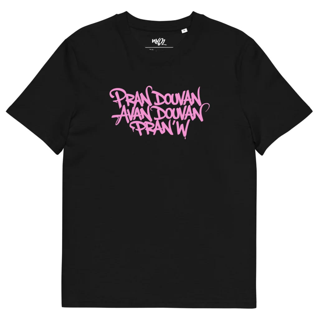 t-shirt noir pran douvan avan douvan pranw typograghie rose nèg a vyé manni